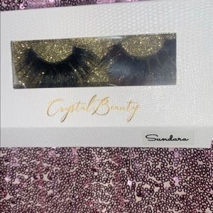 Strip eyelashes